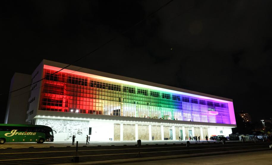Com o céu iluminado por mais de 600 drones, o Governo do Estado deu o pontapé inicial para a maior edição da história do Verão Maior Paraná. A cerimônia de lançamento, que aconteceu nesta quarta-feira (27), contou com a presença do governador Carlos Massa Ratinho Junior.