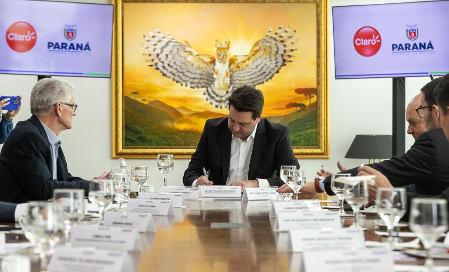 Curitiba, 13 de novembro de 2024 - Governo do Paraná e Claro firmam parceria para ampliar cobertura móvel em áreas rurais do Paraná.