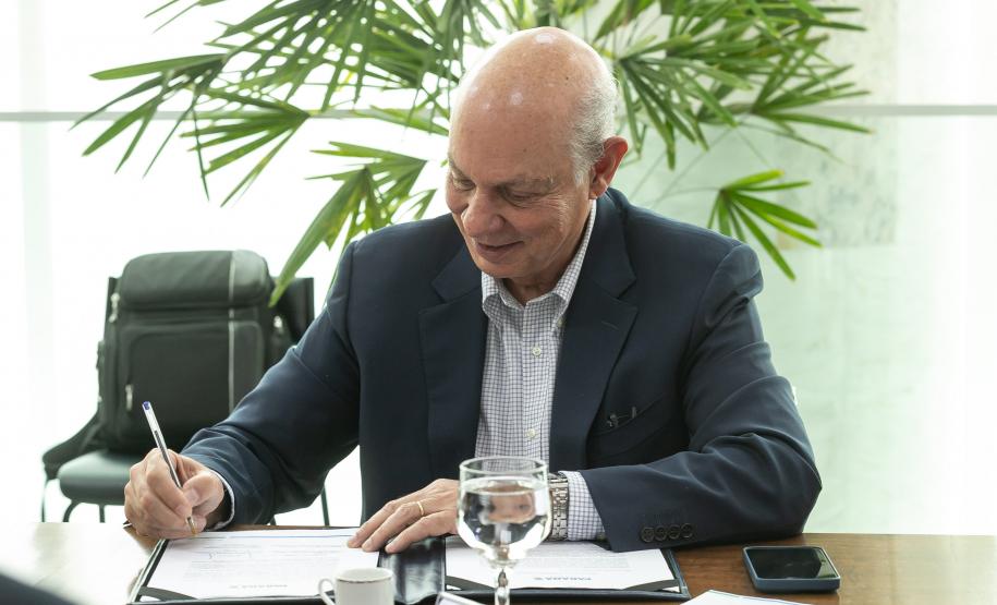 Curitiba, 13 de novembro de 2024 - Governo do Paraná e Claro firmam parceria para ampliar cobertura móvel em áreas rurais do Paraná.