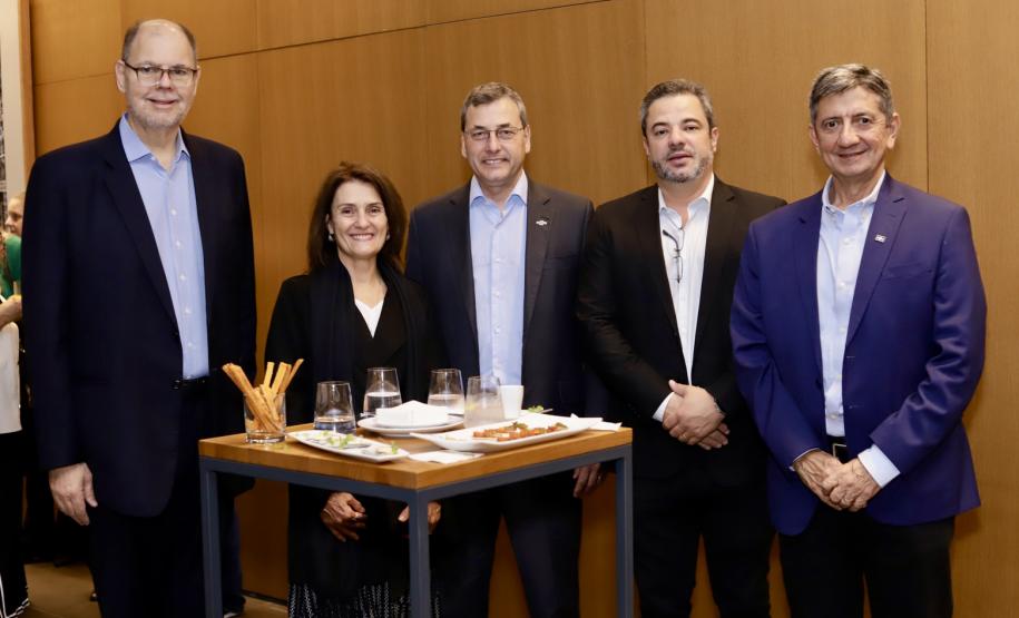 Representantes da Secretaria da Inovação, Modernização e Transformação Digital integraram a delegação brasileira que participou do Smart City Expo World Congress. Debates e visitas técnicas permitiram oportunidade de captação de conhecimentos para manter o Paraná como um dos estados mais inovadores.