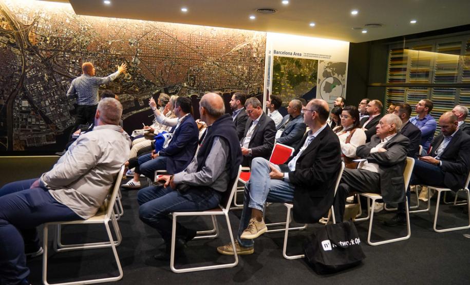 Representantes da Secretaria da Inovação, Modernização e Transformação Digital integraram a delegação brasileira que participou do Smart City Expo World Congress. Debates e visitas técnicas permitiram oportunidade de captação de conhecimentos para manter o Paraná como um dos estados mais inovadores.