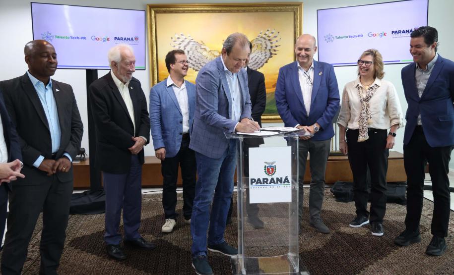 Em parceria com a Google, Estado amplia cursos de IA para alunos do Talento Tech