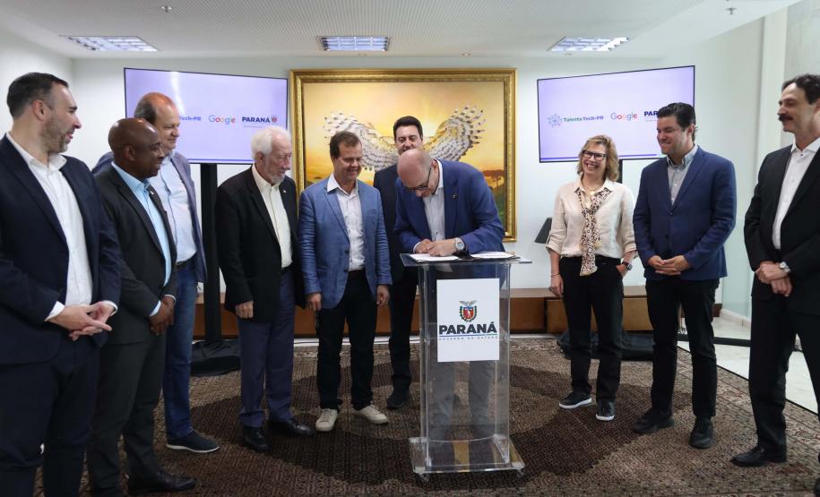 Em parceria com a Google, Estado amplia cursos de IA para alunos do Talento Tech