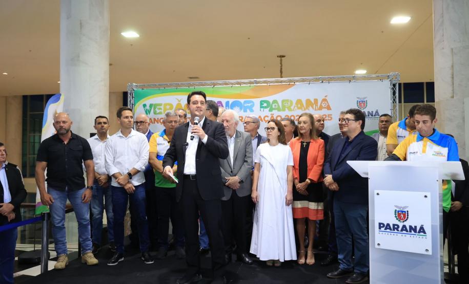 Com o céu iluminado por mais de 600 drones, o Governo do Estado deu o pontapé inicial para a maior edição da história do Verão Maior Paraná. A cerimônia de lançamento, que aconteceu nesta quarta-feira (27), contou com a presença do governador Carlos Massa Ratinho Junior.