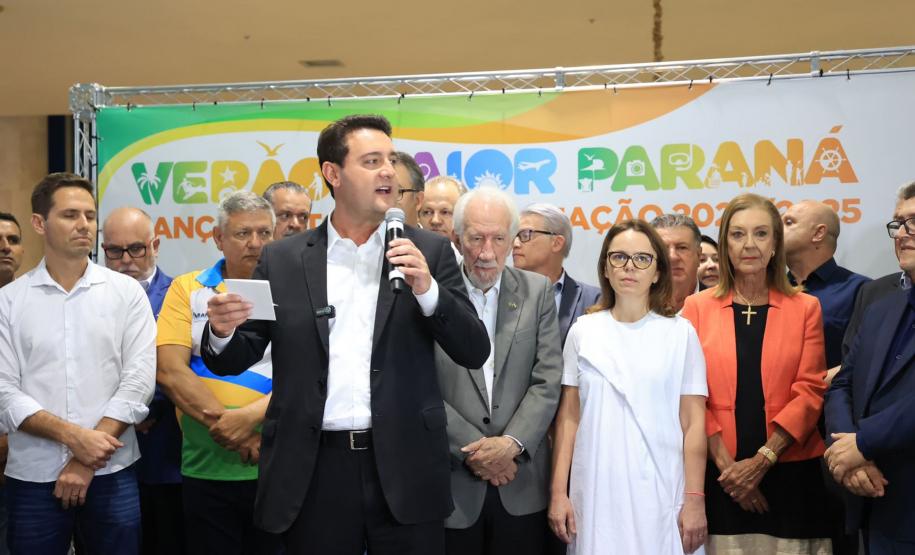 Com o céu iluminado por mais de 600 drones, o Governo do Estado deu o pontapé inicial para a maior edição da história do Verão Maior Paraná. A cerimônia de lançamento, que aconteceu nesta quarta-feira (27), contou com a presença do governador Carlos Massa Ratinho Junior.