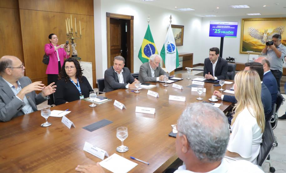 O governador Carlos Massa Ratinho Junior assinou nesta segunda-feira (02) o convênio entre o Governo do Estado e a Universidade Federal do Paraná (UFPR) para construção da sede própria da instituição em Jandaia do Sul, no Vale do Ivaí.
