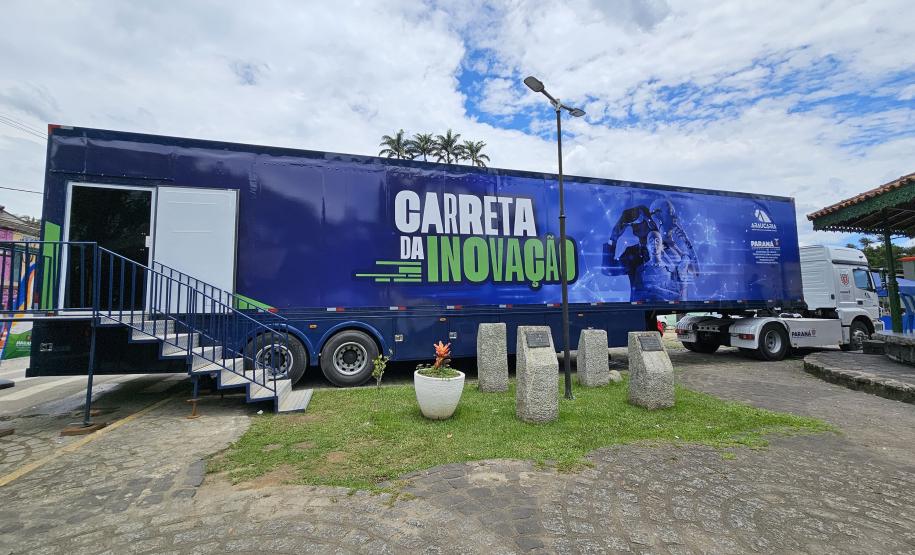 Em Morretes, Carreta da Inovação oferece oficinas de arte e Inteligência Artificial