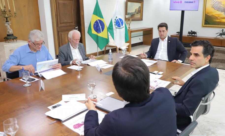 Governador recebe presidente da Vivo e discute ampliação de conectividade no Paraná