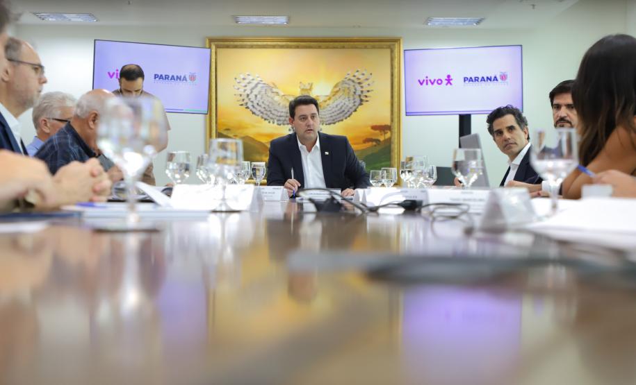 Governador recebe presidente da Vivo e discute ampliação de conectividade no Paraná