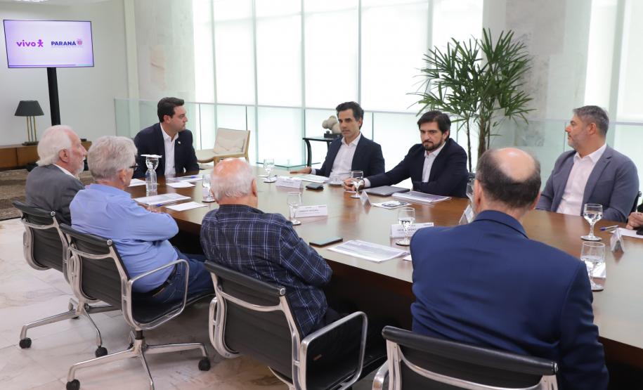 Governador recebe presidente da Vivo e discute ampliação de conectividade no Paraná