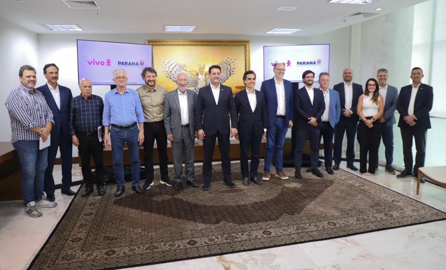 Governador recebe presidente da Vivo e discute ampliação de conectividade no Paraná