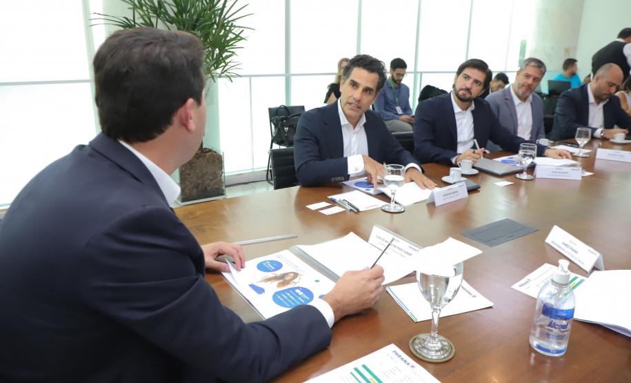 Governador recebe presidente da Vivo e discute ampliação de conectividade no Paraná