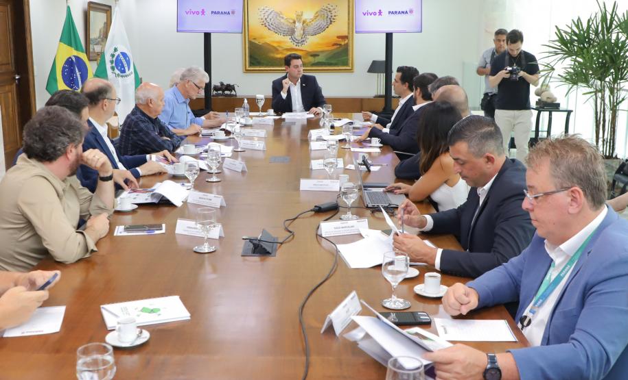 Governador recebe presidente da Vivo e discute ampliação de conectividade no Paraná