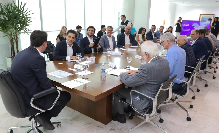 Governador recebe presidente da Vivo e discute ampliação de conectividade no Paraná