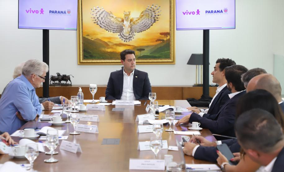 Governador recebe presidente da Vivo e discute ampliação de conectividade no Paraná