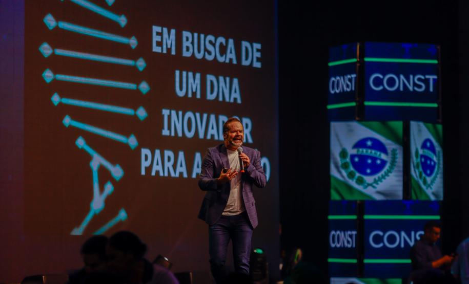 O primeiro dia do Paraná Mais Cidades, promovido pelo Governo do Estado em Foz do Iguaçu, contou com a palestra “Em busca de um DNA inovador para a Gestão”, ministrada por Tadeu Barros, diretor-presidente do Centro de Liderança Pública (CLP).