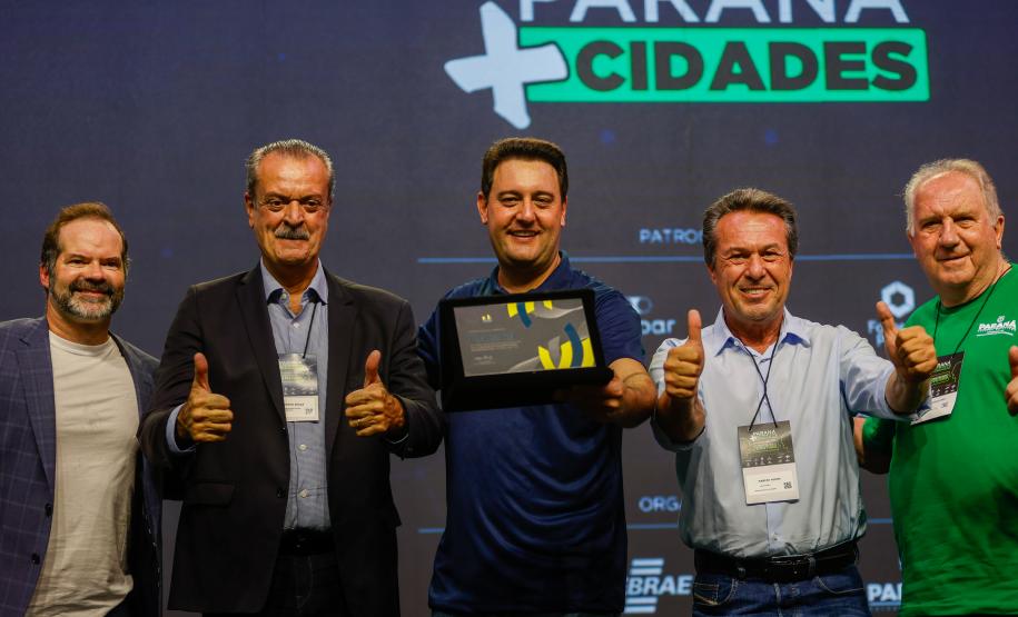 O primeiro dia do Paraná Mais Cidades, promovido pelo Governo do Estado em Foz do Iguaçu, contou com a palestra “Em busca de um DNA inovador para a Gestão”, ministrada por Tadeu Barros, diretor-presidente do Centro de Liderança Pública (CLP).