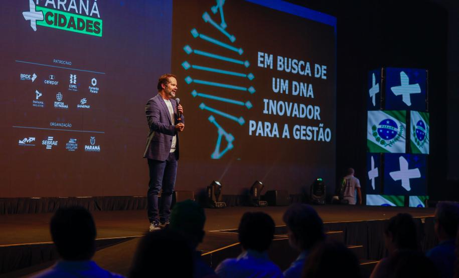 O primeiro dia do Paraná Mais Cidades, promovido pelo Governo do Estado em Foz do Iguaçu, contou com a palestra “Em busca de um DNA inovador para a Gestão”, ministrada por Tadeu Barros, diretor-presidente do Centro de Liderança Pública (CLP).