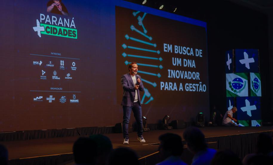 O primeiro dia do Paraná Mais Cidades, promovido pelo Governo do Estado em Foz do Iguaçu, contou com a palestra “Em busca de um DNA inovador para a Gestão”, ministrada por Tadeu Barros, diretor-presidente do Centro de Liderança Pública (CLP).