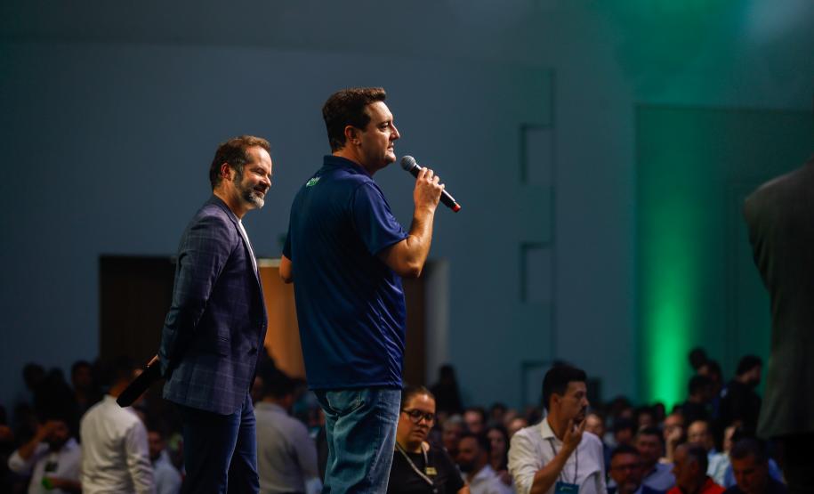 O primeiro dia do Paraná Mais Cidades, promovido pelo Governo do Estado em Foz do Iguaçu, contou com a palestra “Em busca de um DNA inovador para a Gestão”, ministrada por Tadeu Barros, diretor-presidente do Centro de Liderança Pública (CLP).