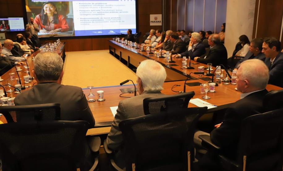 Estado concederá 100 bolsas de R$ 5 mil para doutores inovarem em empresas paranaenses