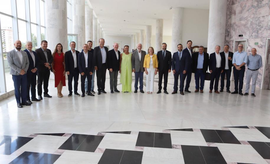 Estado concederá 100 bolsas de R$ 5 mil para doutores inovarem em empresas paranaenses