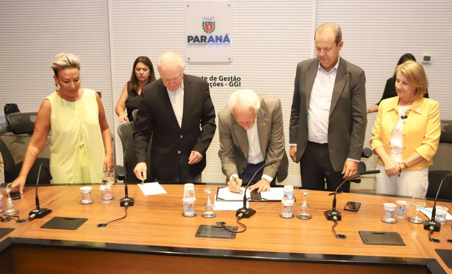 Estado concederá 100 bolsas de R$ 5 mil para doutores inovarem em empresas paranaenses