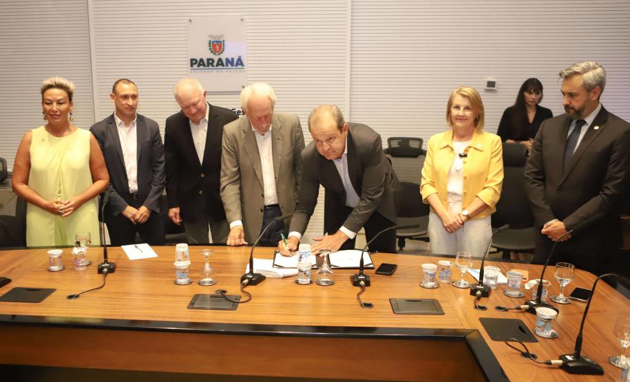 Estado concederá 100 bolsas de R$ 5 mil para doutores inovarem em empresas paranaenses