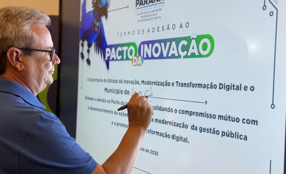 Mais de 150 prefeituras assinam Pacto pela Inovação no Paraná Mais Cidades