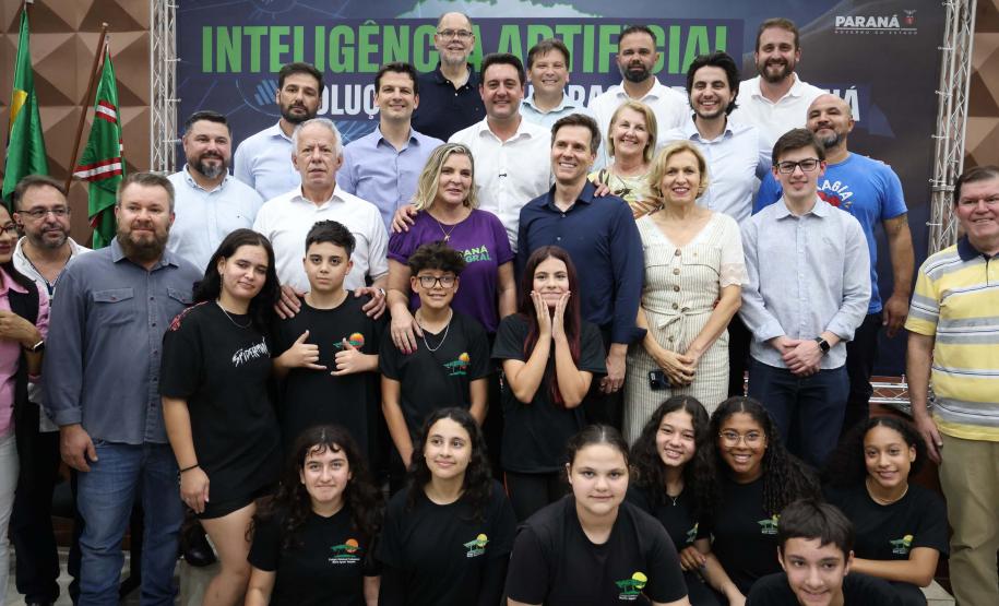 Paraná lança pacote pioneiro de serviços digitais com IA em parceria com o Google