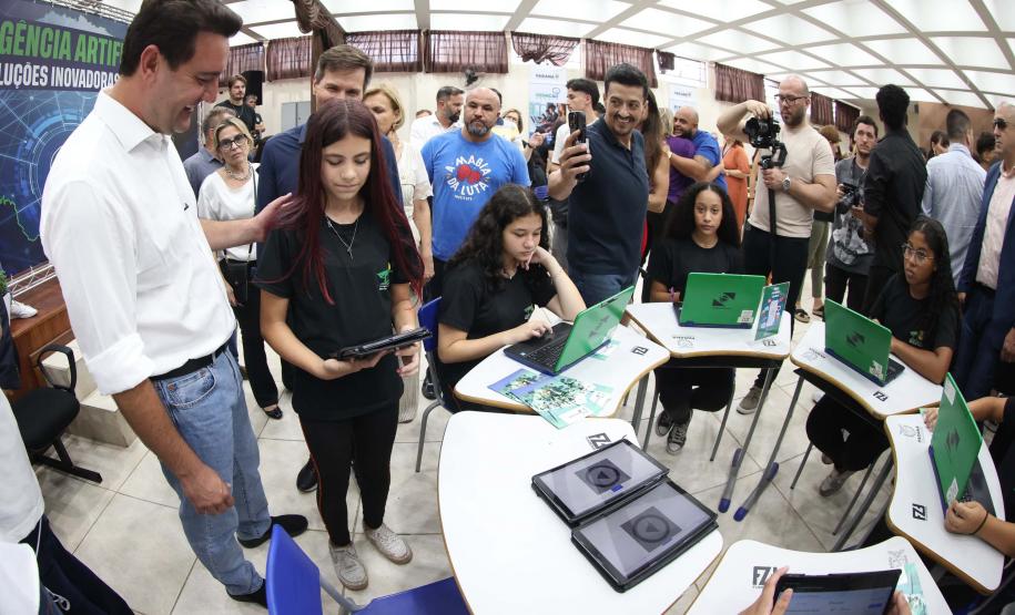 Paraná lança pacote pioneiro de serviços digitais com IA em parceria com o Google