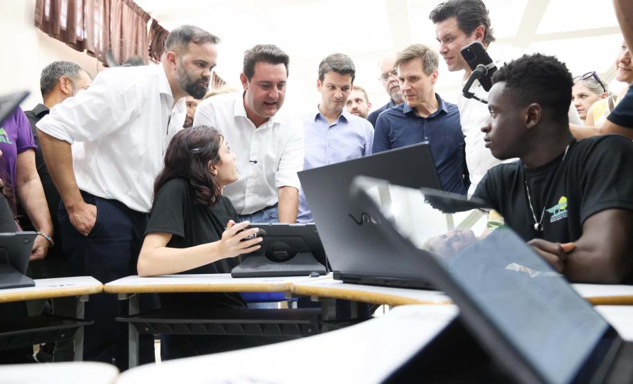 Paraná lança pacote pioneiro de serviços digitais com IA em parceria com o Google