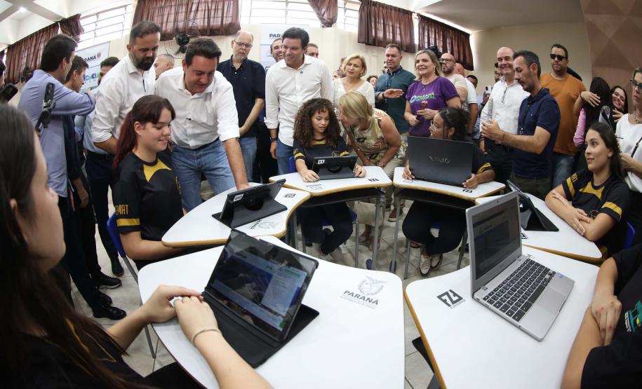 Paraná lança pacote pioneiro de serviços digitais com IA em parceria com o Google