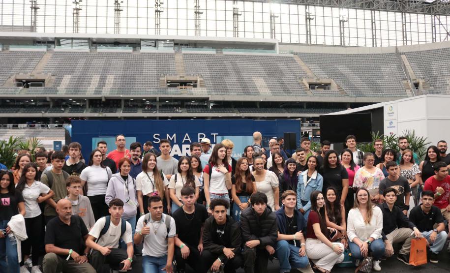 120 alunos matriculados no curso de qualificação profissional em Tecnologia da Informação participaram de um dia de visita na maior feira de cidades inteligentes das Américas.