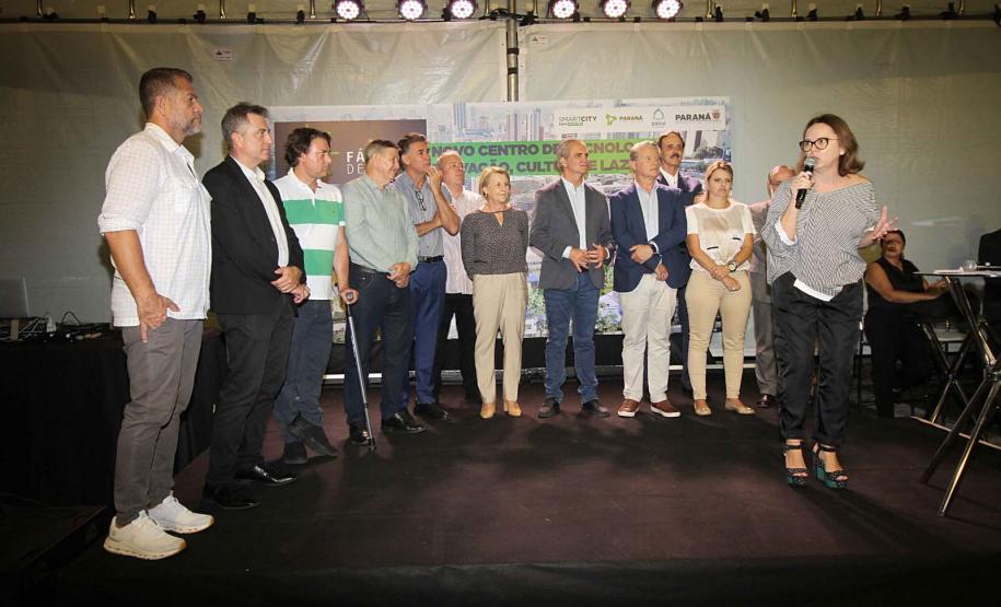 Fábrica de Ideias é apresentada a autoridades e empresários no encerramento do Smart City