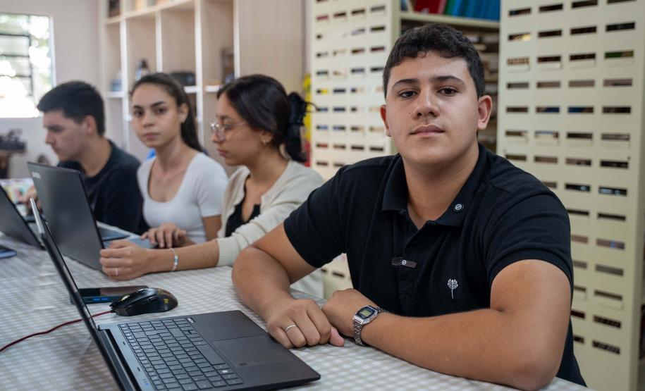 Talento Tech: alunos aprendem TI e testam tecnologias em lanchonete e negócios dos pais