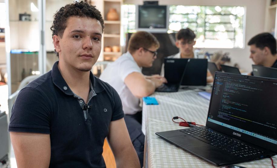 Talento Tech: alunos aprendem TI e testam tecnologias em lanchonete e negócios dos pais