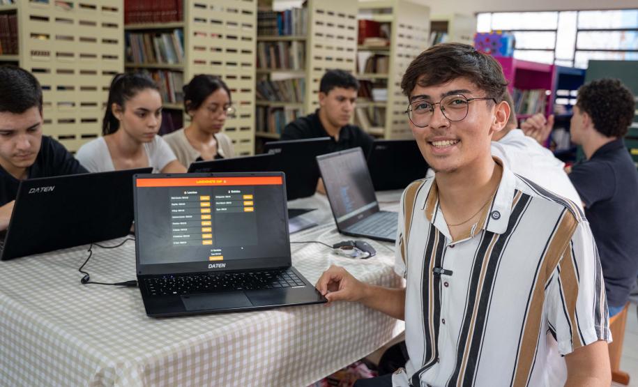 Talento Tech: alunos aprendem TI e testam tecnologias em lanchonete e negócios dos pais