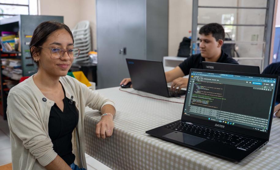 Talento Tech: alunos aprendem TI e testam tecnologias em lanchonete e negócios dos pais