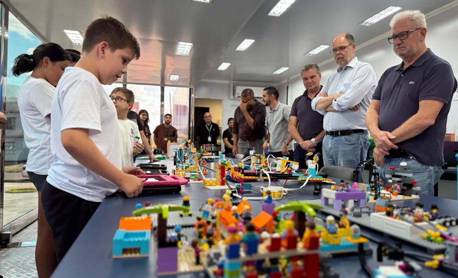 Com mais de 15 mil visitas, Carreta da Inovação conecta população a novas tecnologias