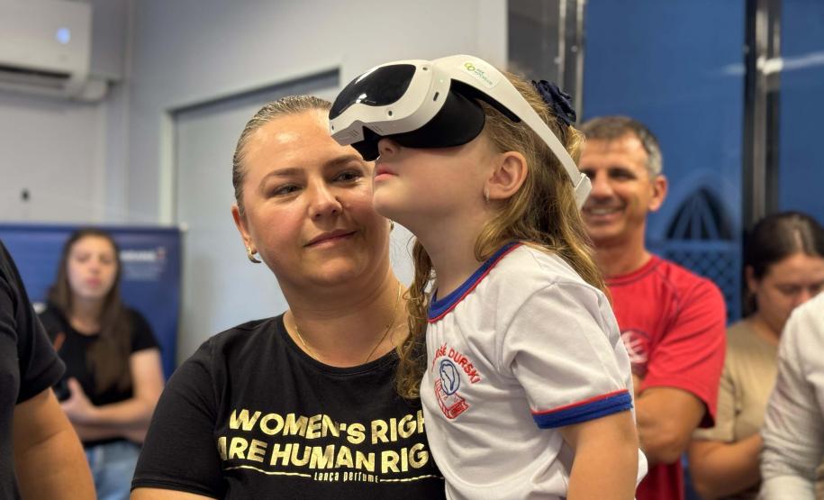 Com mais de 15 mil visitas, Carreta da Inovação conecta população a novas tecnologias