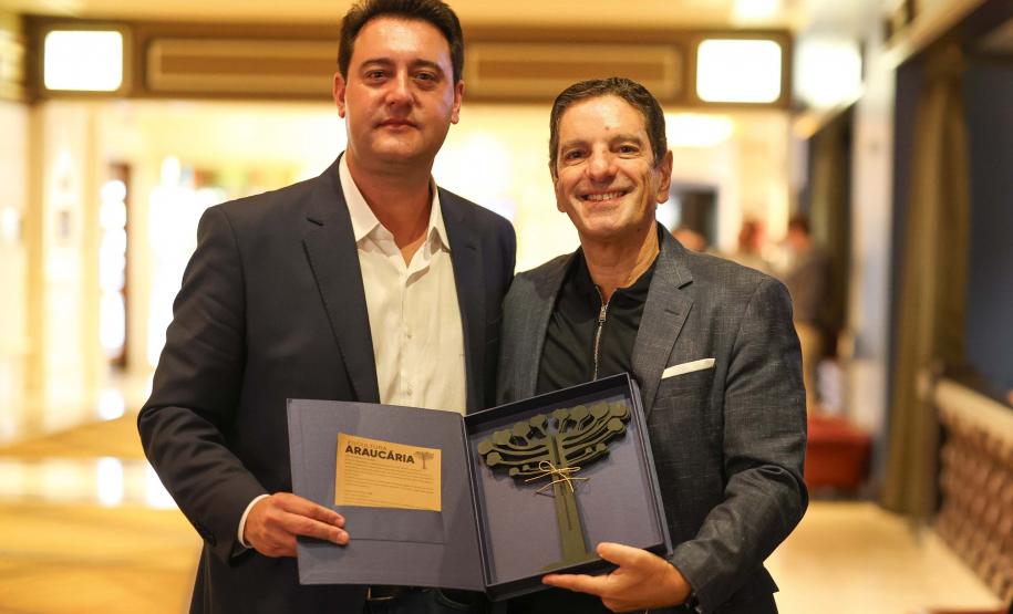 Ratinho Junior se reúne com presidente da Google Cloud para América para expandir parceria com Paraná