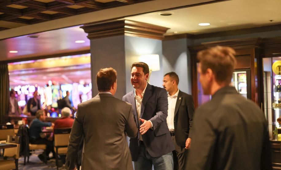 Ratinho Junior se reúne com presidente da Google Cloud para América para expandir parceria com Paraná