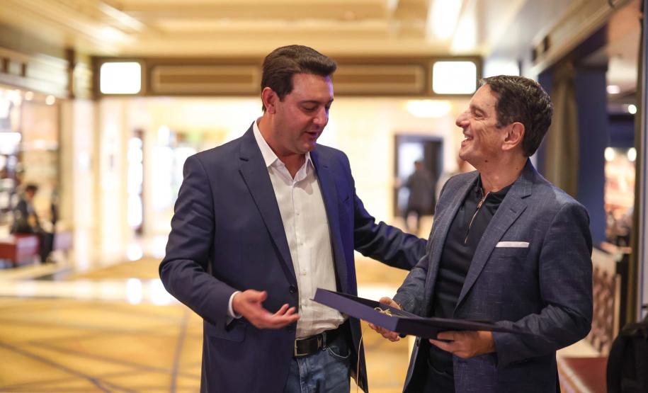 Ratinho Junior se reúne com presidente da Google Cloud para América para expandir parceria com Paraná