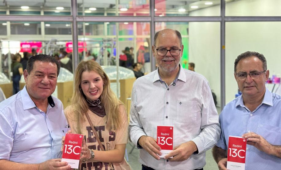 Paraná recebe 12 mil smartphones para iniciar projeto de inovação em escolas públicas