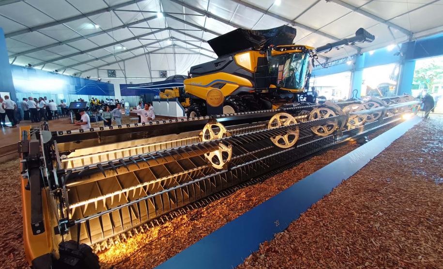 Governador destaca modelo inovador do agro paranaense em visita à Agrishow