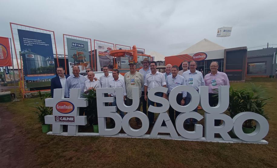 Governador destaca modelo inovador do agro paranaense em visita à Agrishow