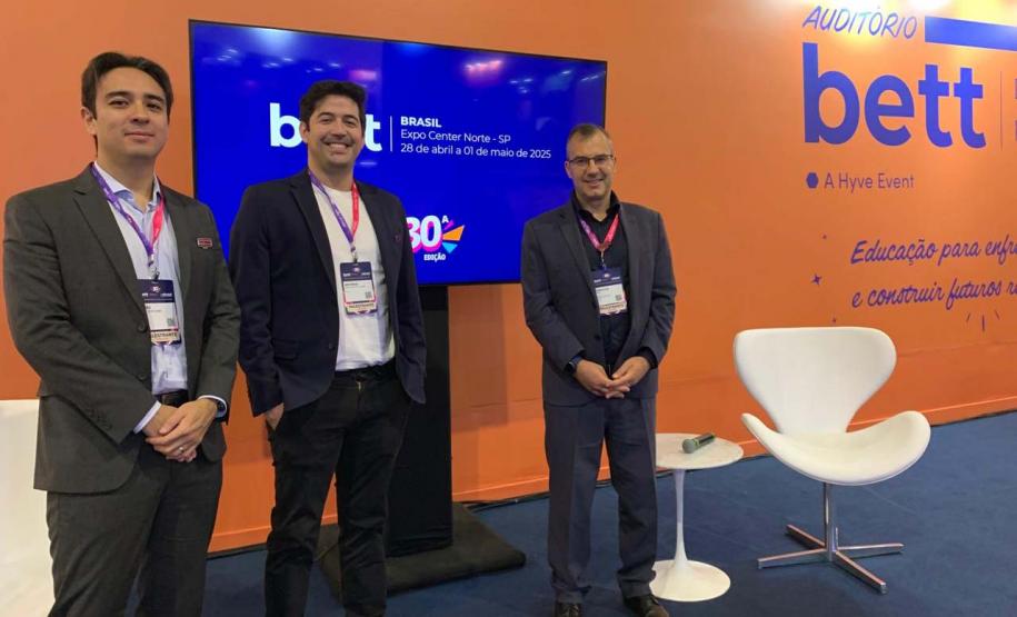 Paraná leva programa Parceiro da Escola e plataforma Leia Paraná a evento internacional