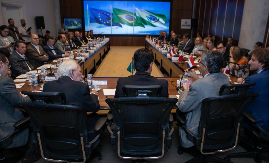 Governador recebe comitiva da União Europeia para fortalecer laços com o Paraná