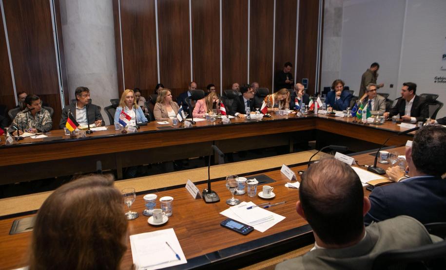 Governador recebe comitiva da União Europeia para fortalecer laços com o Paraná